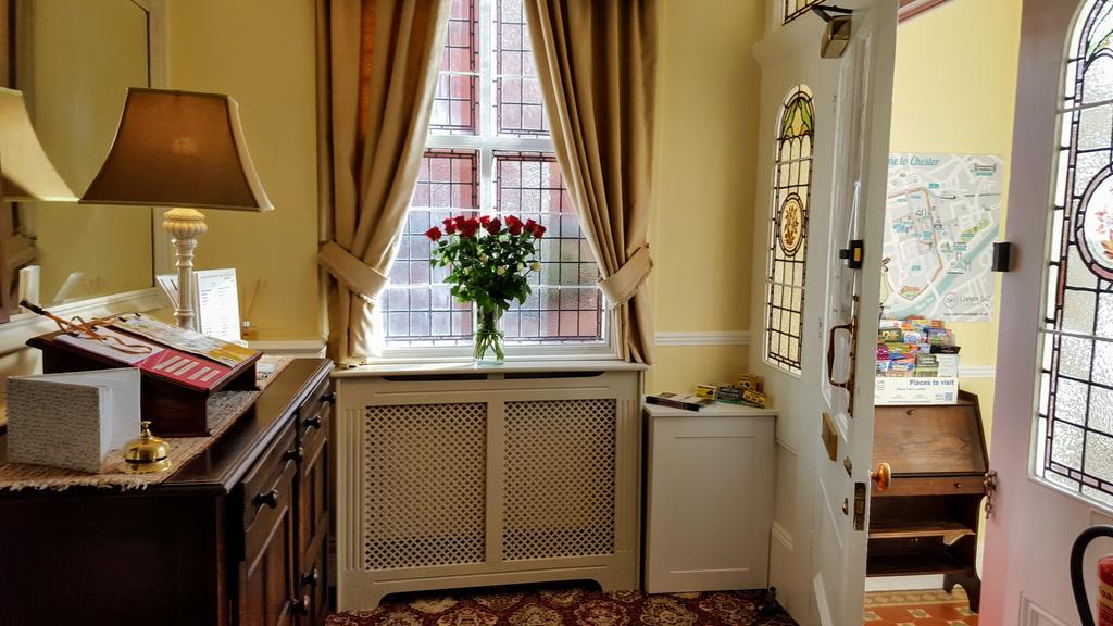 Chester Brooklands Bed & Breakfast Buitenkant foto